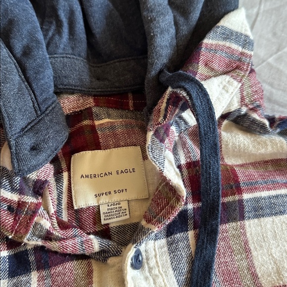 American Eagle Outfitters Plaid Hooded Flannel in Burgundy, Navy & Cream - Picture 2 of 6
